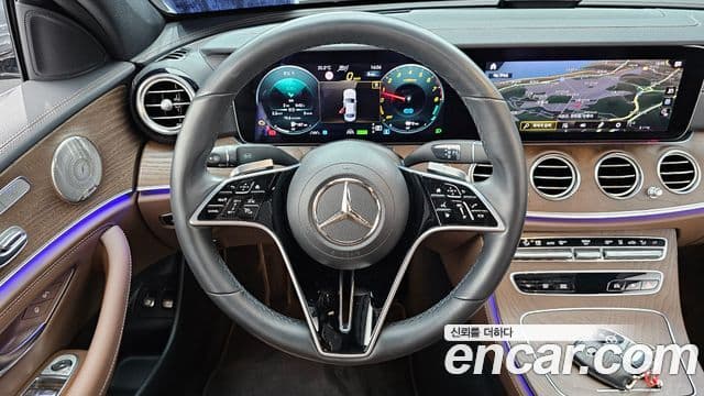 Mercedes-Benz E-Class 2023 — фото 13 из 20