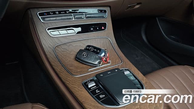 Mercedes-Benz E-Class 2023 — Şəkil 17/20