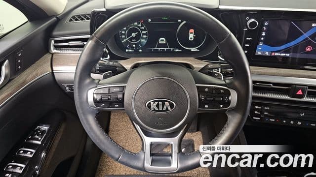 Kia K5 2021 — ფოტო 13/20
