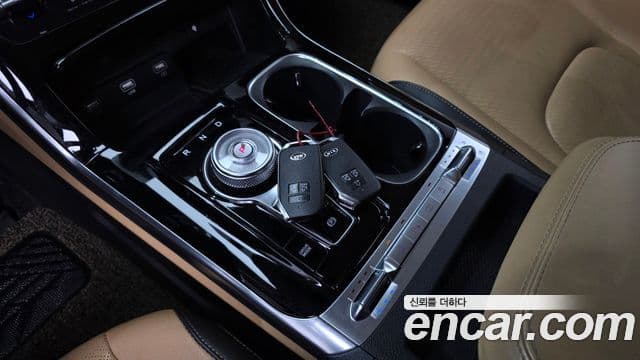Kia Carnival 2021 — фото 9 из 20
