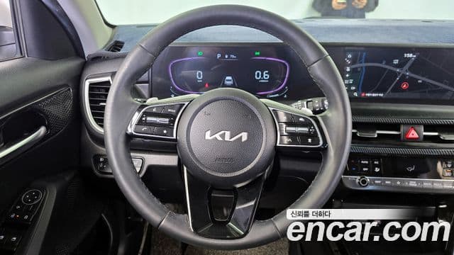 Kia Seltos 2022 — ფოტო 13/20