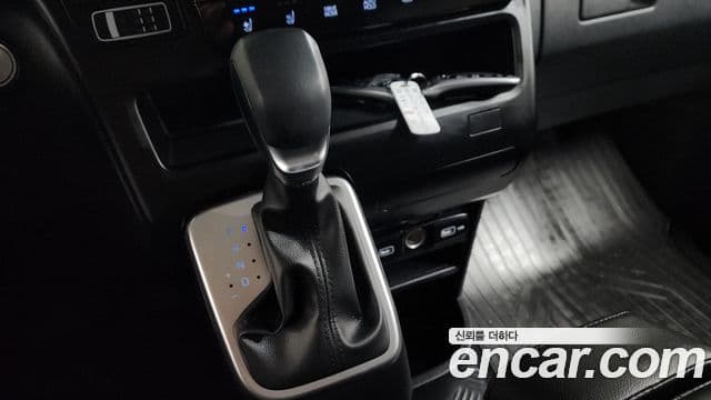 Hyundai Staria 2022 — ფოტო 9/20