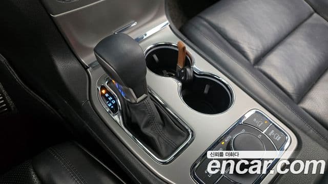 Jeep Grand Cherokee 2018 — Şəkil 9/20