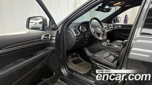 Jeep Grand Cherokee 2018 — Şəkil 10/20