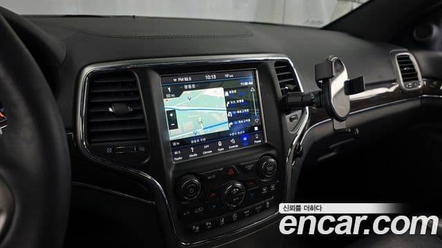 Jeep Grand Cherokee 2018 — Şəkil 14/20