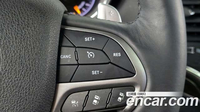 Jeep Grand Cherokee 2018 — Şəkil 17/20