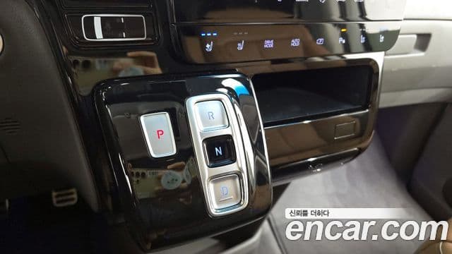 Hyundai Staria 2024 — Фото 9/20