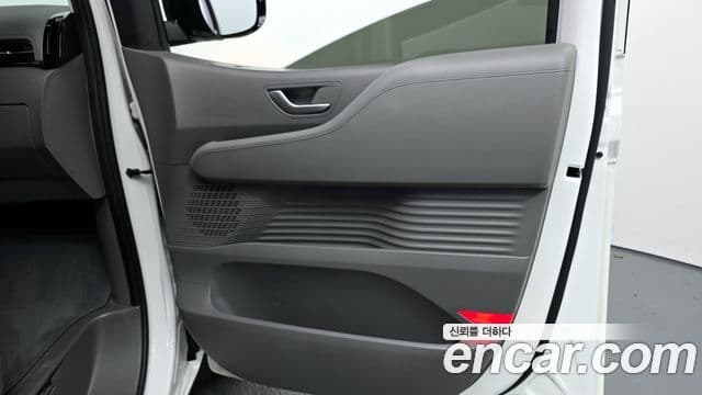 Hyundai Staria 2024 — ფოტო 3/35