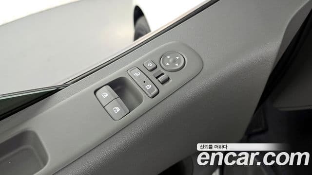 Hyundai Staria 2024 — ფოტო 17/35