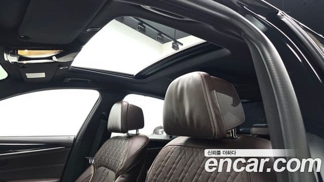 BMW 5 Series 2022 — Şəkil 18/20