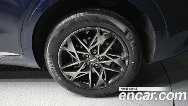 Genesis GV70 2021 — Photo 32/32
