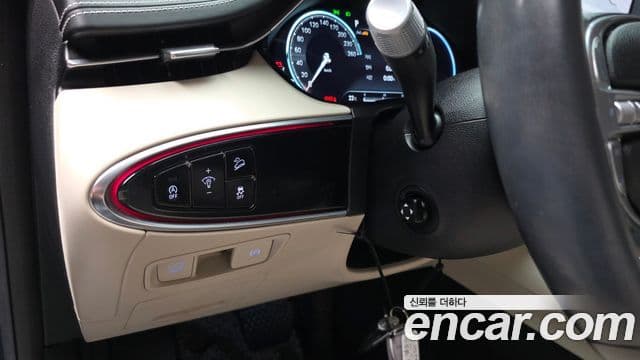 Genesis GV70 2021 — Photo 20/32