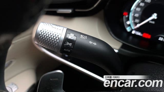 Genesis GV70 2021 — Photo 23/32