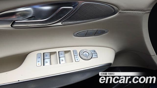 Genesis GV70 2021 — Photo 30/32