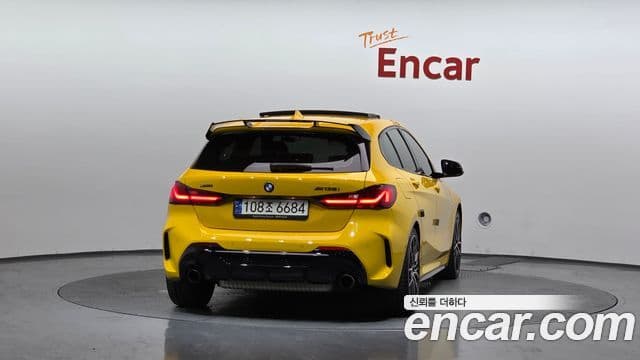 BMW 1 Series 2022 — ფოტო 28/32