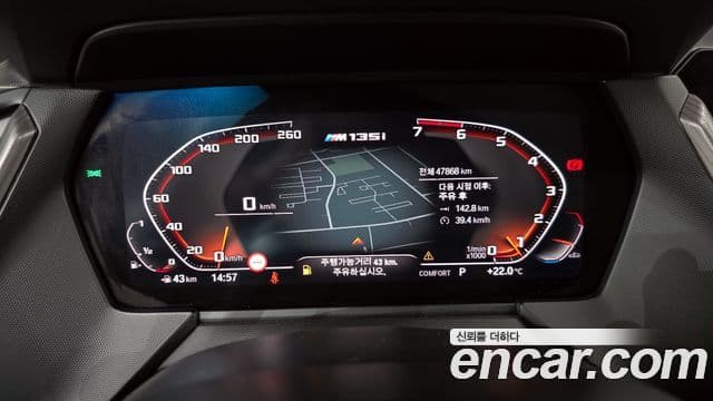 BMW 1 Series 2022 — ფოტო 22/32