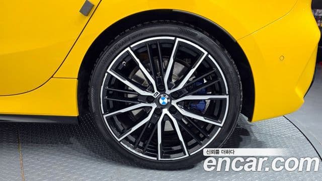 BMW 1 Series 2022 — ფოტო 27/32