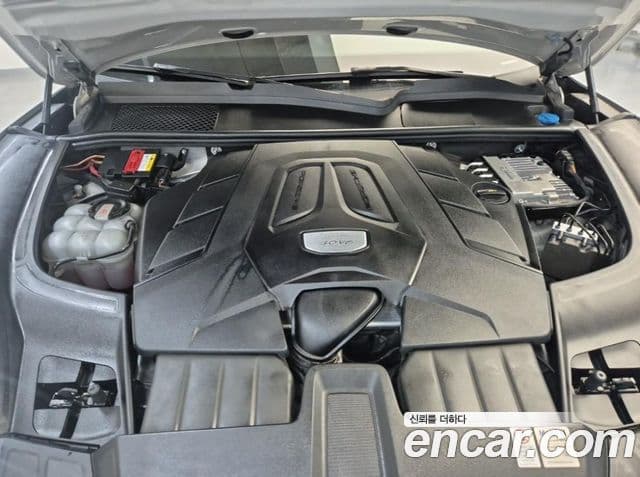 Porsche Cayenne 2021 — Photo 17/20