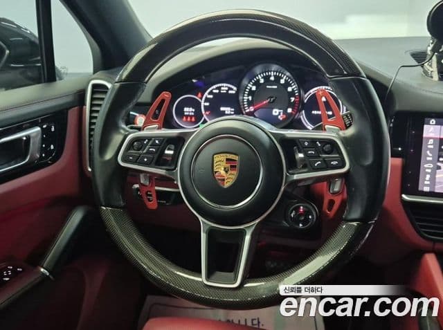 Porsche Cayenne 2021 — Photo 18/20