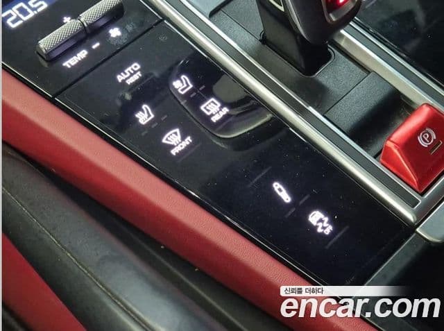 Porsche Cayenne 2021 — Photo 9/20