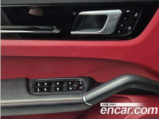 Porsche Cayenne 2021 — Photo 11/20