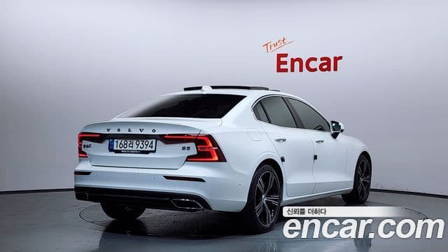 Volvo S60 2021 — ფოტო 2/20