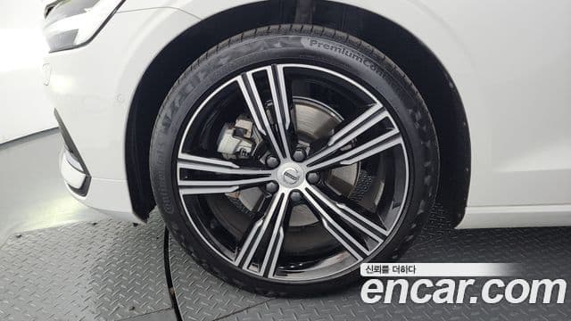 Volvo S60 2021 — фото 5 из 20