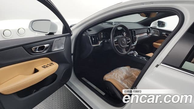Volvo S60 2021 — ფოტო 10/20