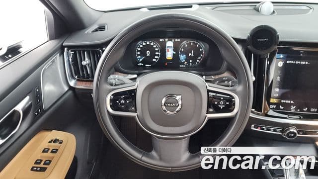 Volvo S60 2021 — ფოტო 13/20