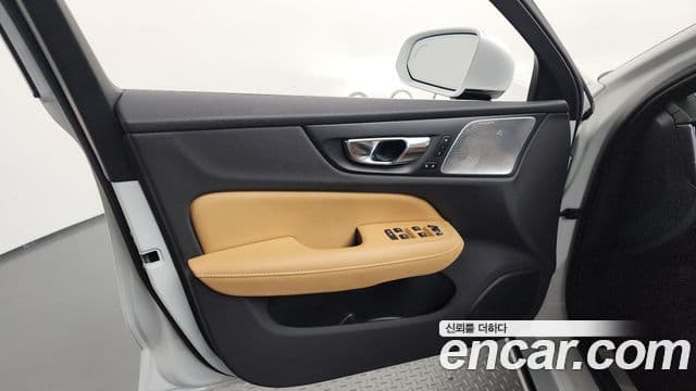 Volvo S60 2021 — Photo 3/35