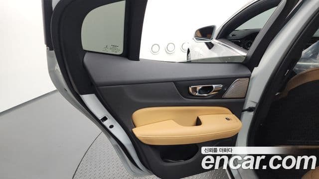 Volvo S60 2021 — Photo 9/35