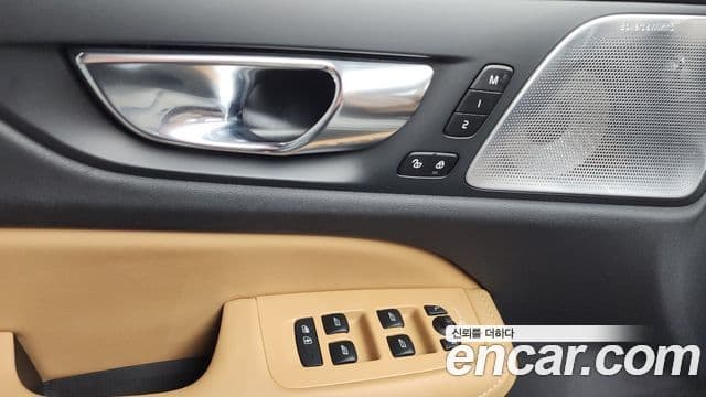 Volvo S60 2021 — Photo 15/35