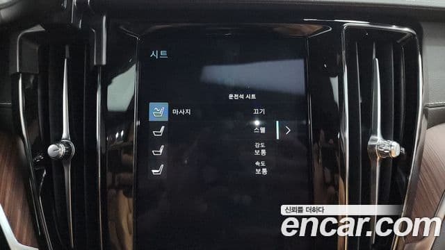 Volvo S60 2021 — Photo 17/35