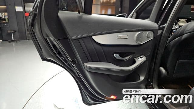Mercedes-Benz GLC-Class 2019 — Photo 2/32