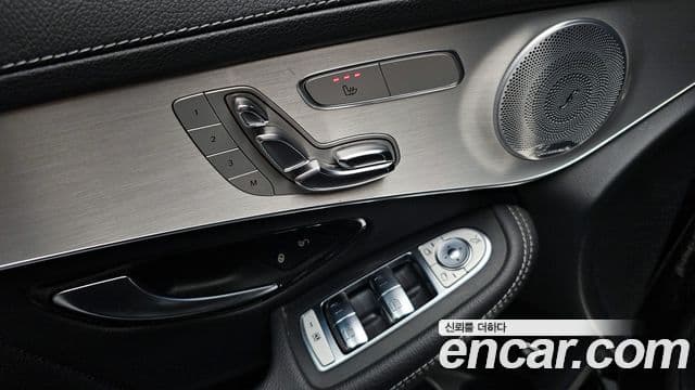 Mercedes-Benz GLC-Class 2019 — Photo 14/32