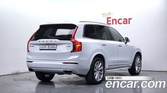 Volvo XC90 2018 — ფოტო 14/20