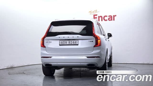 Volvo XC90 2018 — ფოტო 12/20