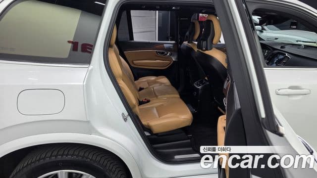 Volvo XC90 2018 — ფოტო 19/20