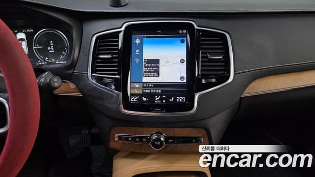 Volvo XC90 2018 — ფოტო 15/20