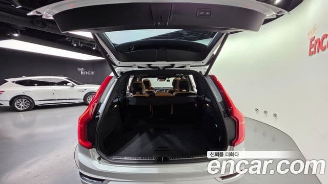 Volvo XC90 2018 — ფოტო 17/20