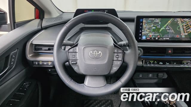 Toyota Prius 2024 — фото 13 из 20