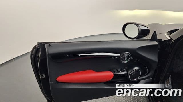 Mini Cooper S Convertible 2020 — Photo 4/36