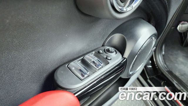 Mini Cooper S Convertible 2020 — Photo 18/36