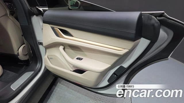 Porsche Taycan 2024 — Photo 14/32