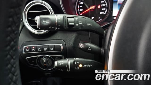 Mercedes-Benz GLC-Class 2018 — Şəkil 15/20