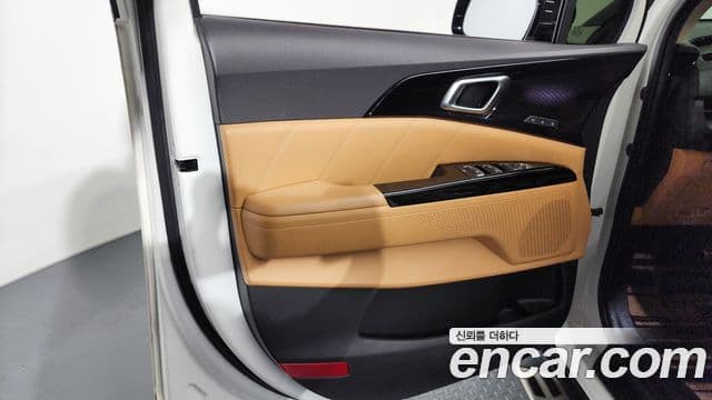Kia Carnival 2021 — ფოტო 7/38