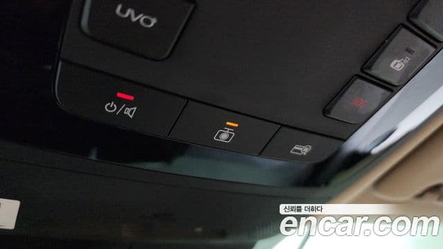 Kia Carnival 2021 — ფოტო 31/38