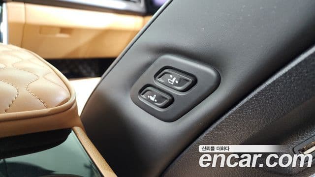 Kia Carnival 2021 — ფოტო 25/38