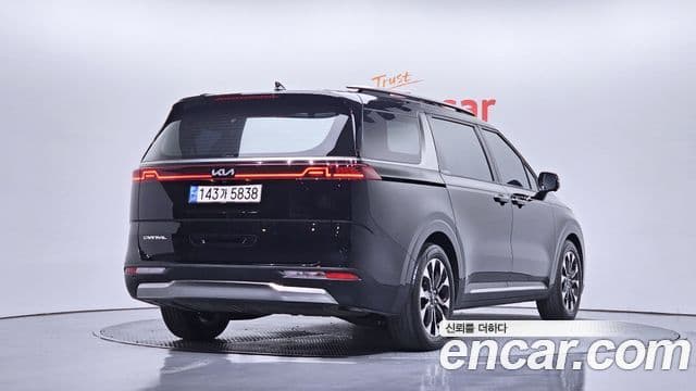 Kia Carnival 2023 — ფოტო 2/20