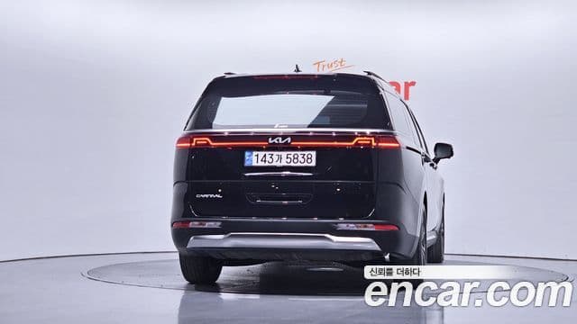 Kia Carnival 2023 — ფოტო 4/20